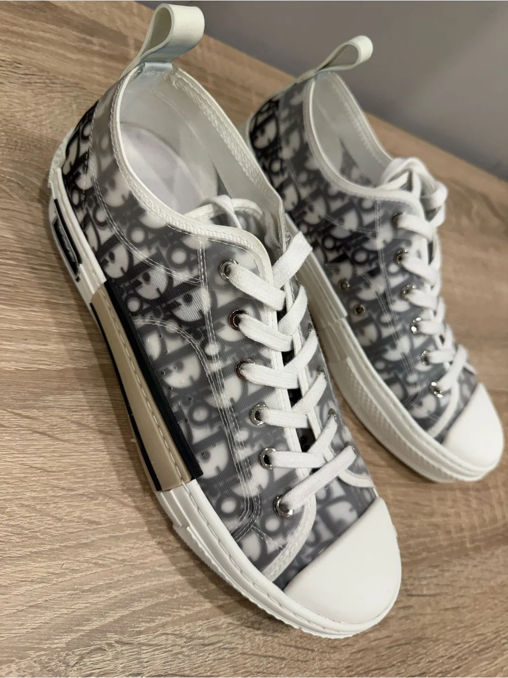 Dior Men’s White and Black Low-Top Oblique-Print Sneakers